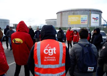 França: greve termina mais cedo em reatores e depósito de combustíveis
