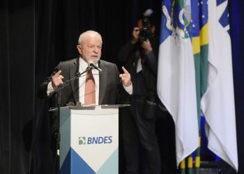 Lula diz que não há justificativa para Selic estar em 13,75% ao ano