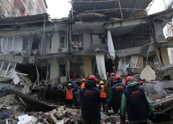 Número de mortos na Turquia e na Síria após terremoto chega a 3,7 mil