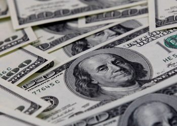 Dólar fecha a R$ 5,17 influenciado por Brasil e exterior