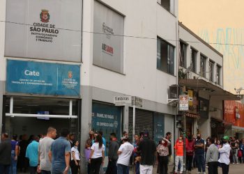 Indicador de tendências do mercado de trabalho cai em janeiro, diz FGV