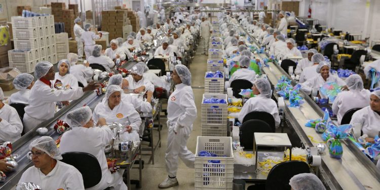 Preços do setor industrial caem 1,29% em dezembro