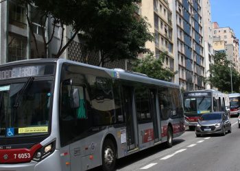 São Paulo: idosos usam Bilhete Único para acesso gratuito a ônibus