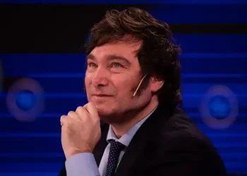 Argentina vai zerar imposto de importação sobre celulares: ‘custa o dobro que no Brasil e EUA’