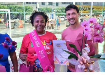 Delícia é eleita “Mãe Francisquense 2025” em emocionante celebração na Praça Central