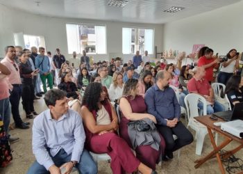 Barra de São Francisco recebe veículo OKM, notebook e projetor multimídia do Governo do Estado