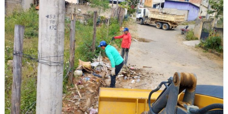 Prefeitura de Barra de São Francisco promove grande mutirão de limpeza no bairro Vila Vicente