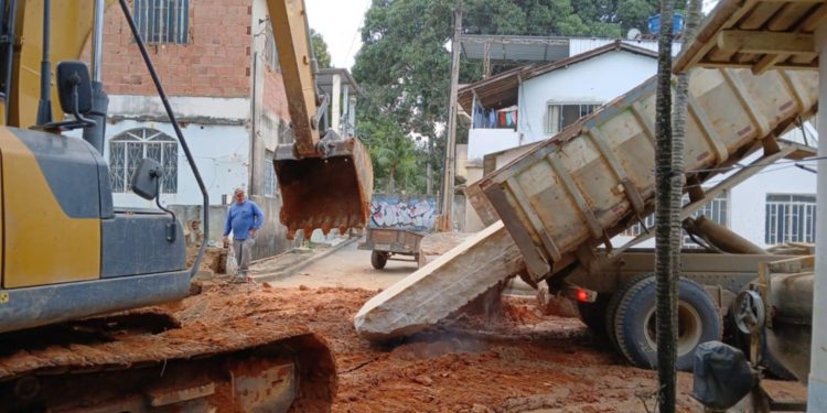 Prefeitura de Barra de São Francisco inicia reconstrução de ponte entre os bairros Campo Novo e Carabina