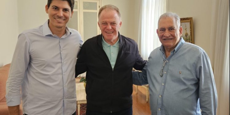 Prefeito Enivaldo dos Anjos revela planos para 2026 e deve renunciar ao cargo em abril