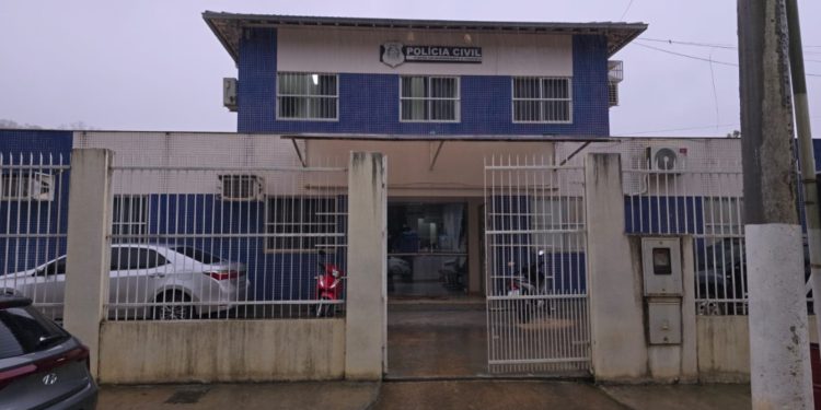 Policial civil é demitido após suspeita de desvio de dinheiro em delegacia de Barra de São Francisco