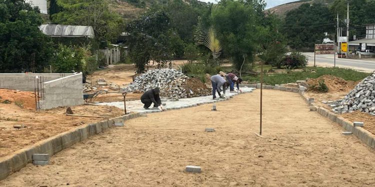 Prefeitura avança com calçamento no bairro João Gomes, no distrito de Vila Paulista