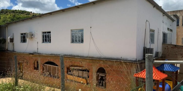 Prefeitura assina ordem de serviço para reforma da Escola Municipal Mac Nair no bairro Irmãos Fernandes