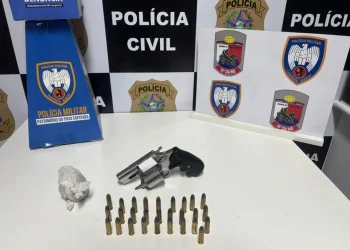 Foragido acusado de tentativa de homicídio e tráfico de drogas é preso com arma e droga em Pinheiros Foragido acusado de tentativa de homicídio e tráfico de drogas é preso com arma e droga em Pinheiros